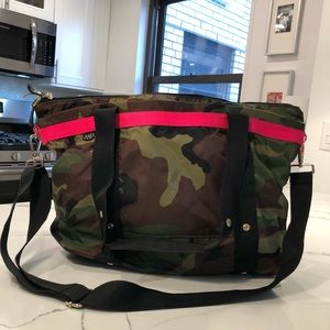 Camo/hot pink ANDI crossbody bag